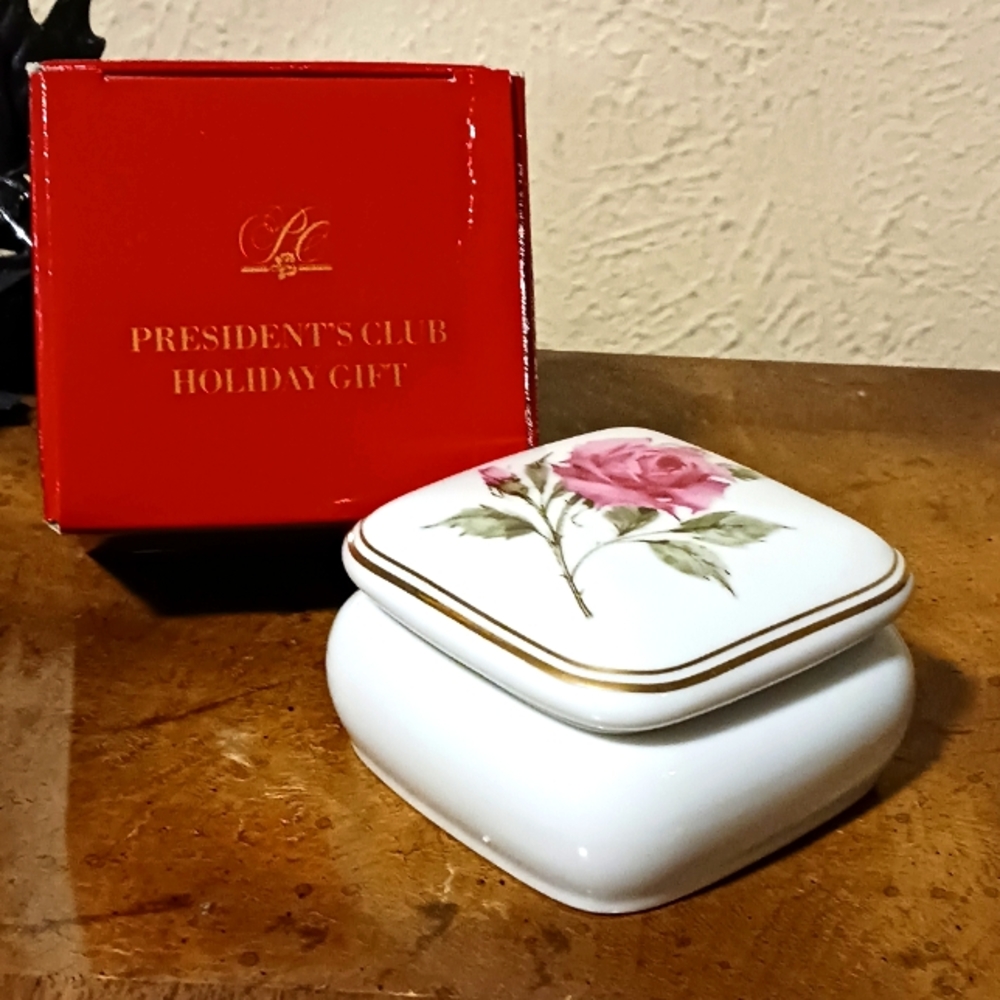 Vintage 1989 Pink Rose Music Trinket Box